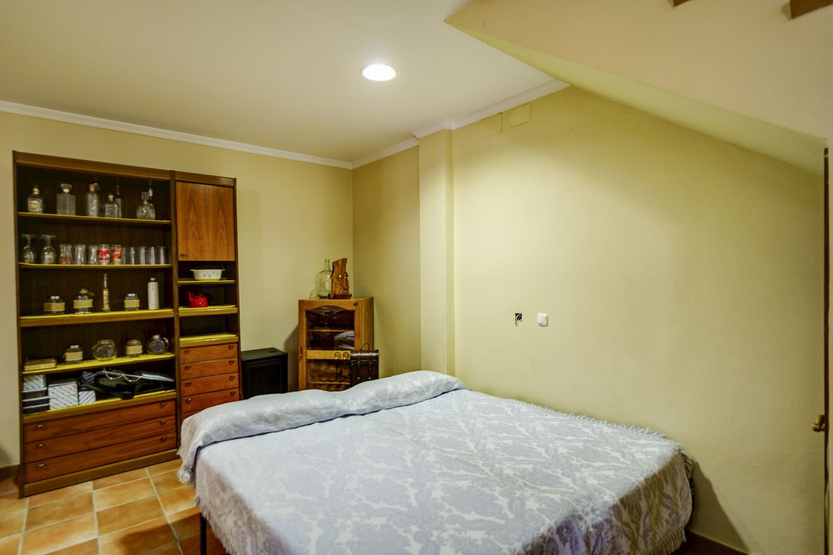 10 Bed Townhouse for sale in La Quinta Costa Del Sol, Málaga, Spain
