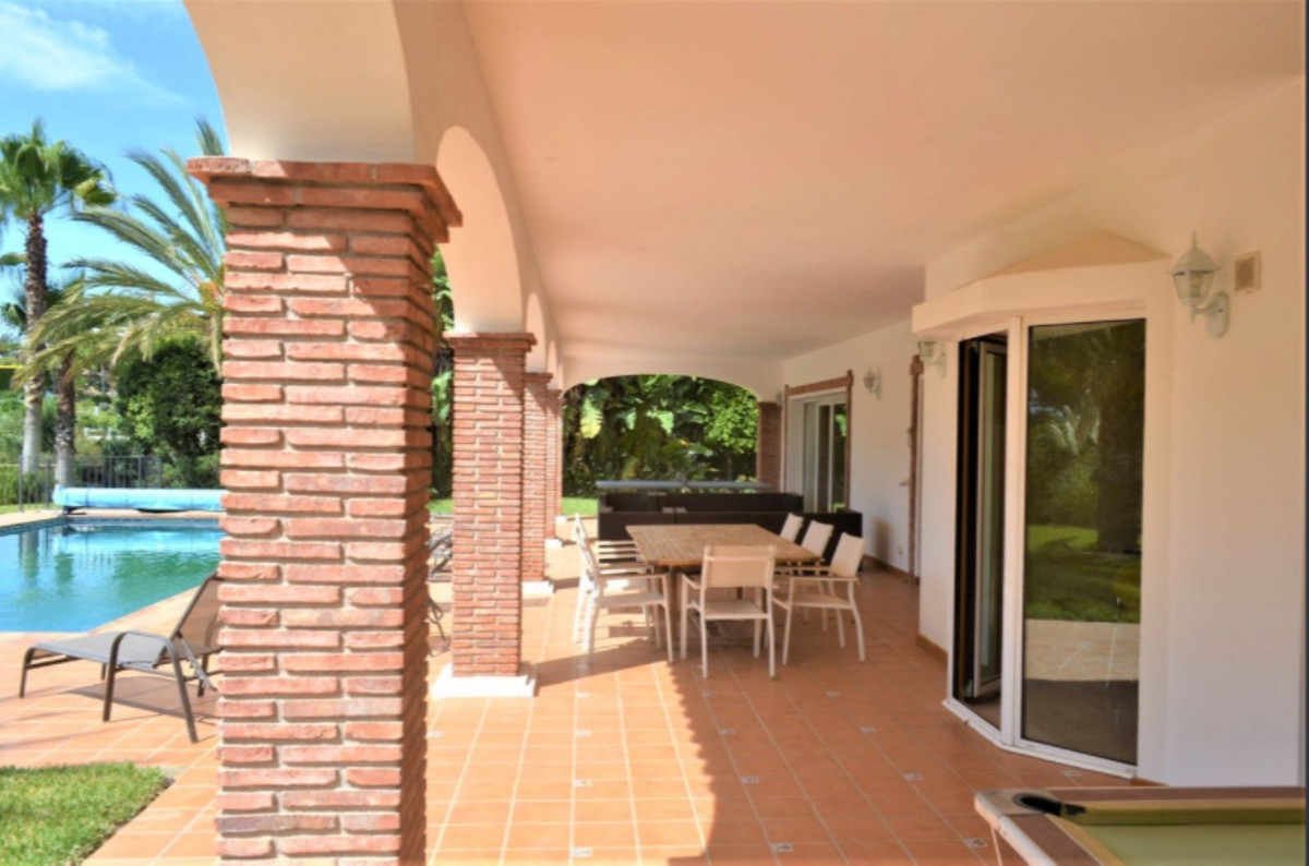 Se vende Villa - Chalet de 5 dormitorios en Costa Del Sol, Málaga, España