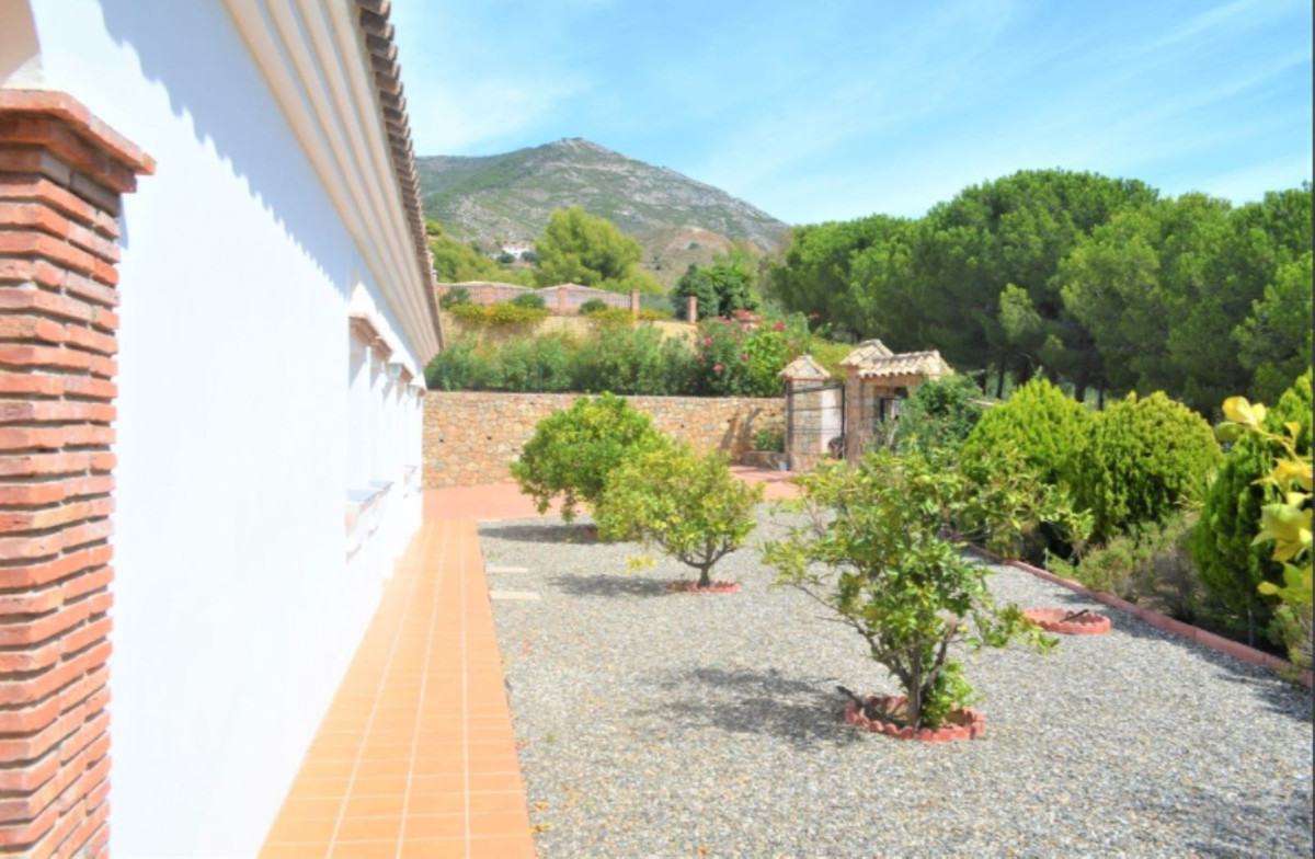 Se vende Villa - Chalet de 5 dormitorios en Costa Del Sol, Málaga, España