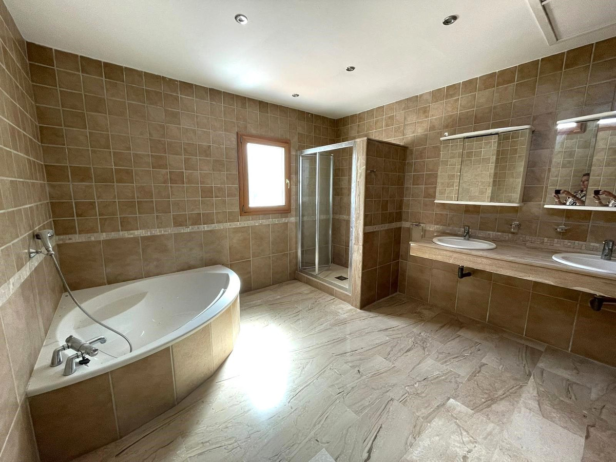 Se vende Villa - Chalet de 5 dormitorios en Costa Del Sol, Málaga, España