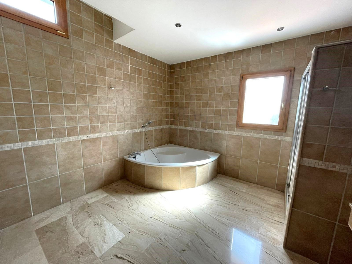 Se vende Villa - Chalet de 5 dormitorios en Costa Del Sol, Málaga, España