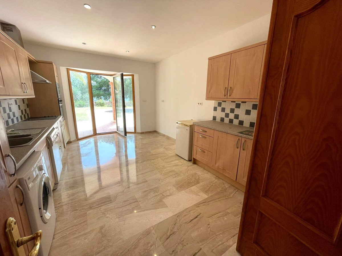 Se vende Villa - Chalet de 5 dormitorios en Costa Del Sol, Málaga, España