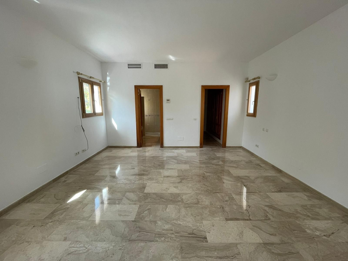 Se vende Villa - Chalet de 5 dormitorios en Costa Del Sol, Málaga, España