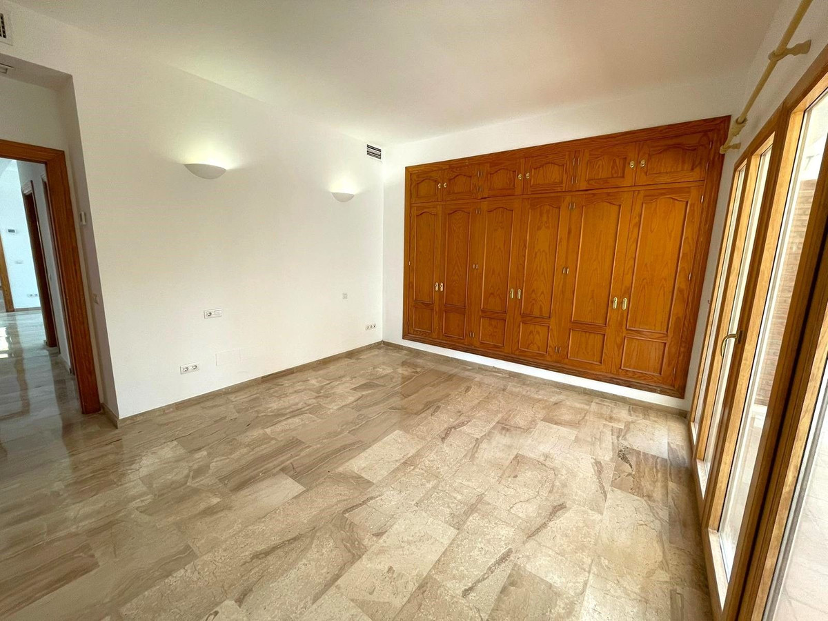 Se vende Villa - Chalet de 5 dormitorios en Costa Del Sol, Málaga, España
