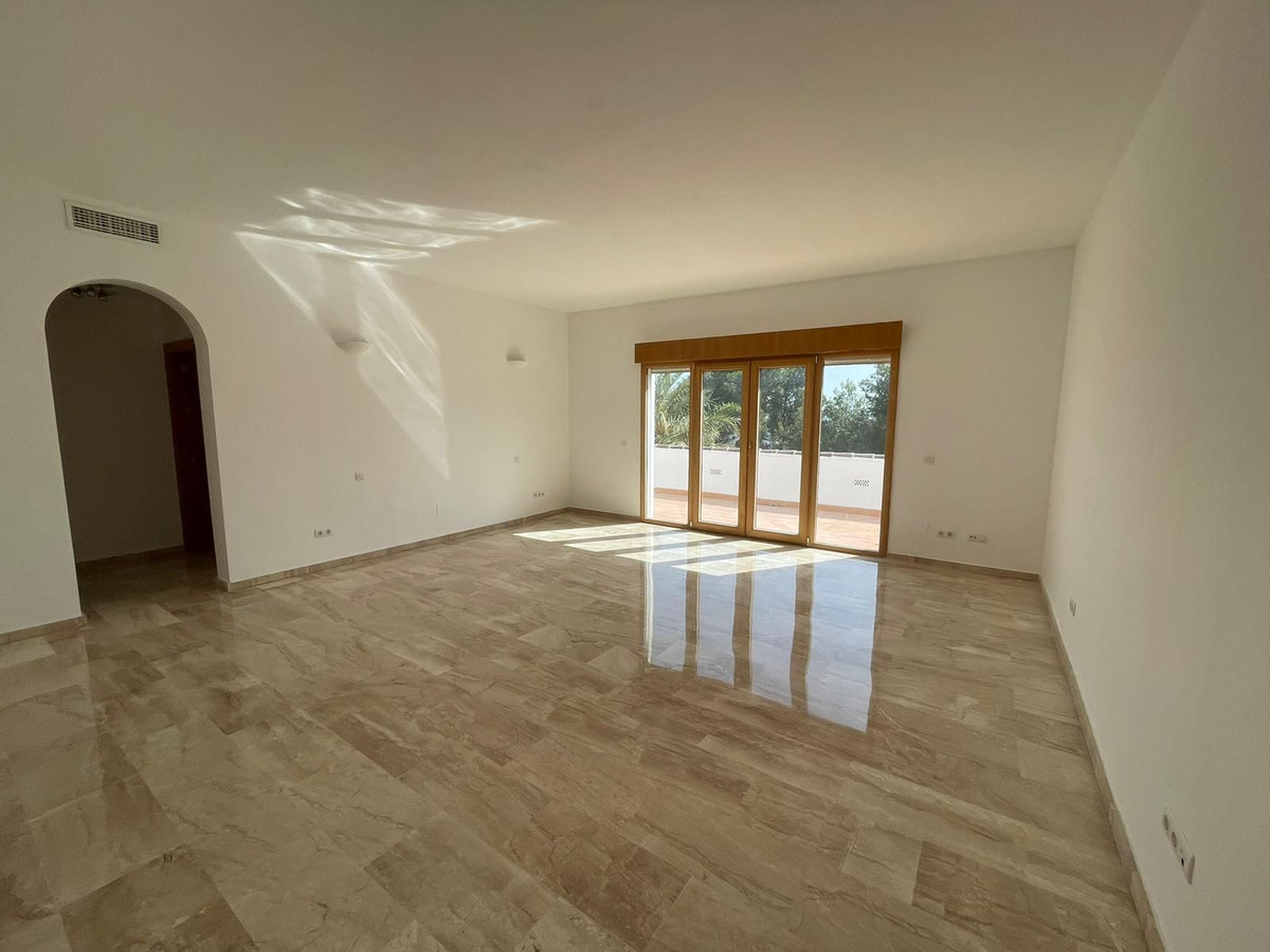 Se vende Villa - Chalet de 5 dormitorios en Costa Del Sol, Málaga, España