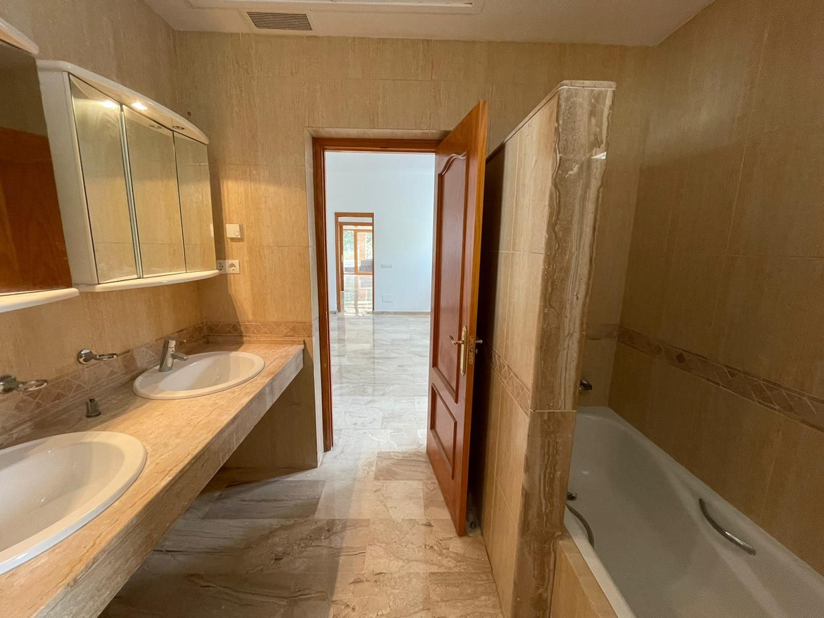 Se vende Villa - Chalet de 5 dormitorios en Costa Del Sol, Málaga, España