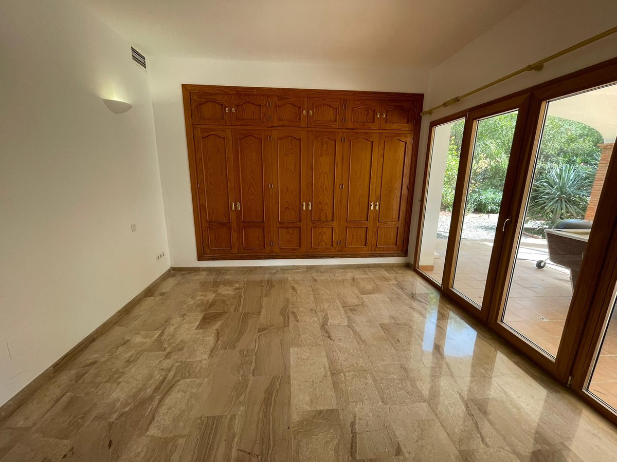 Se vende Villa - Chalet de 5 dormitorios en Costa Del Sol, Málaga, España