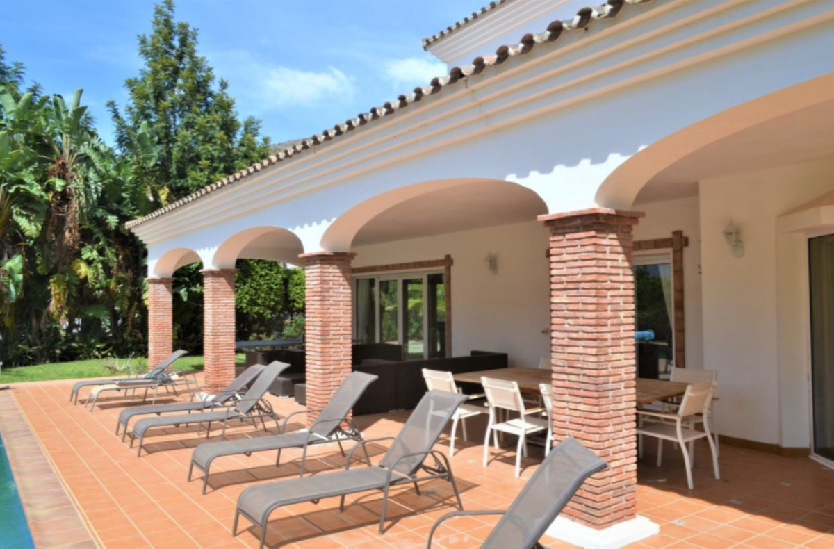 Se vende Villa - Chalet de 5 dormitorios en Costa Del Sol, Málaga, España