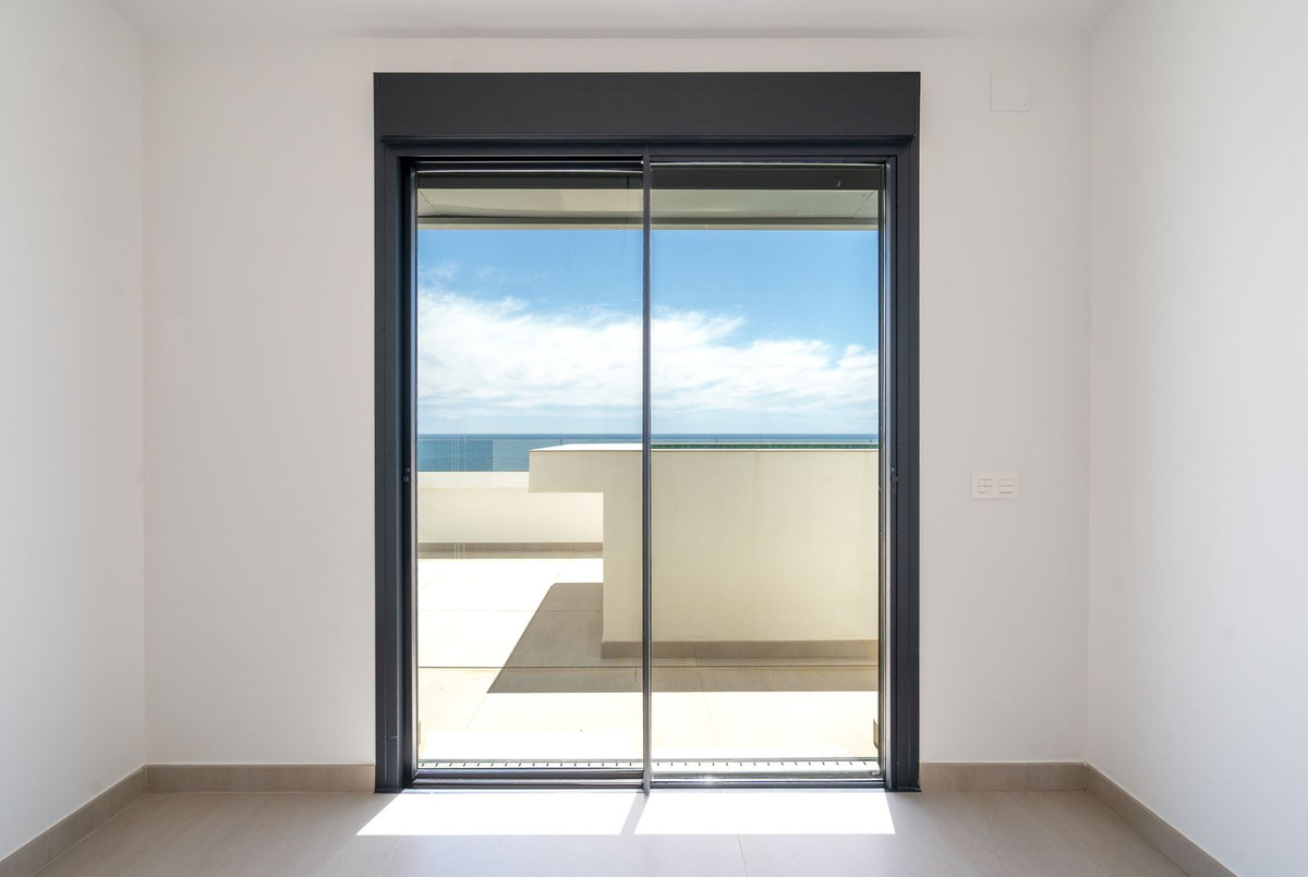 3 Bed Apartment for sale in Fuengirola Costa Del Sol, Málaga, Spain