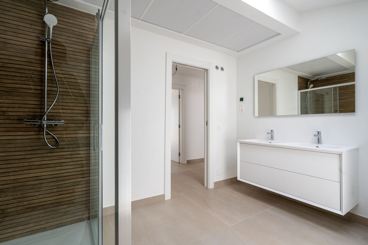 3 Bed Apartment for sale in Fuengirola Costa Del Sol, Málaga, Spain