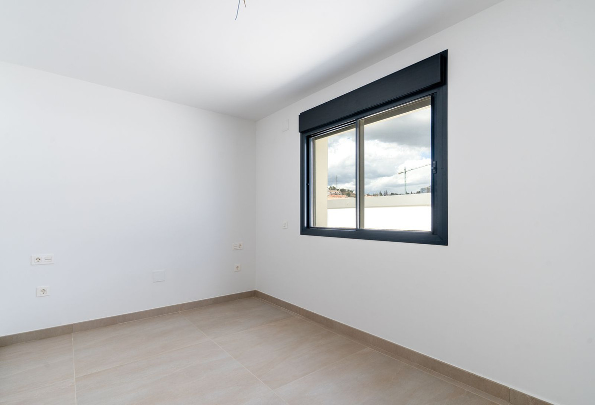 3 Bed Apartment for sale in Fuengirola Costa Del Sol, Málaga, Spain