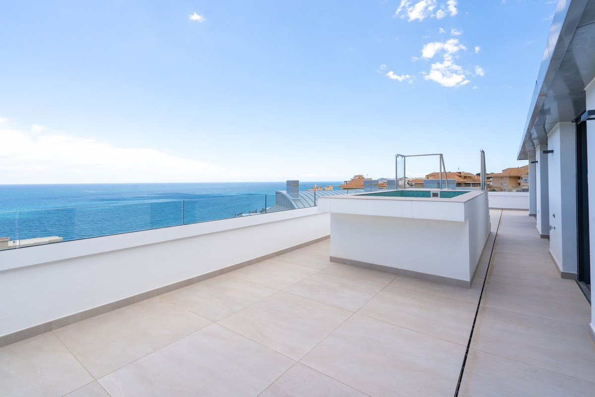 3 Bed Apartment for sale in Fuengirola Costa Del Sol, Málaga, Spain