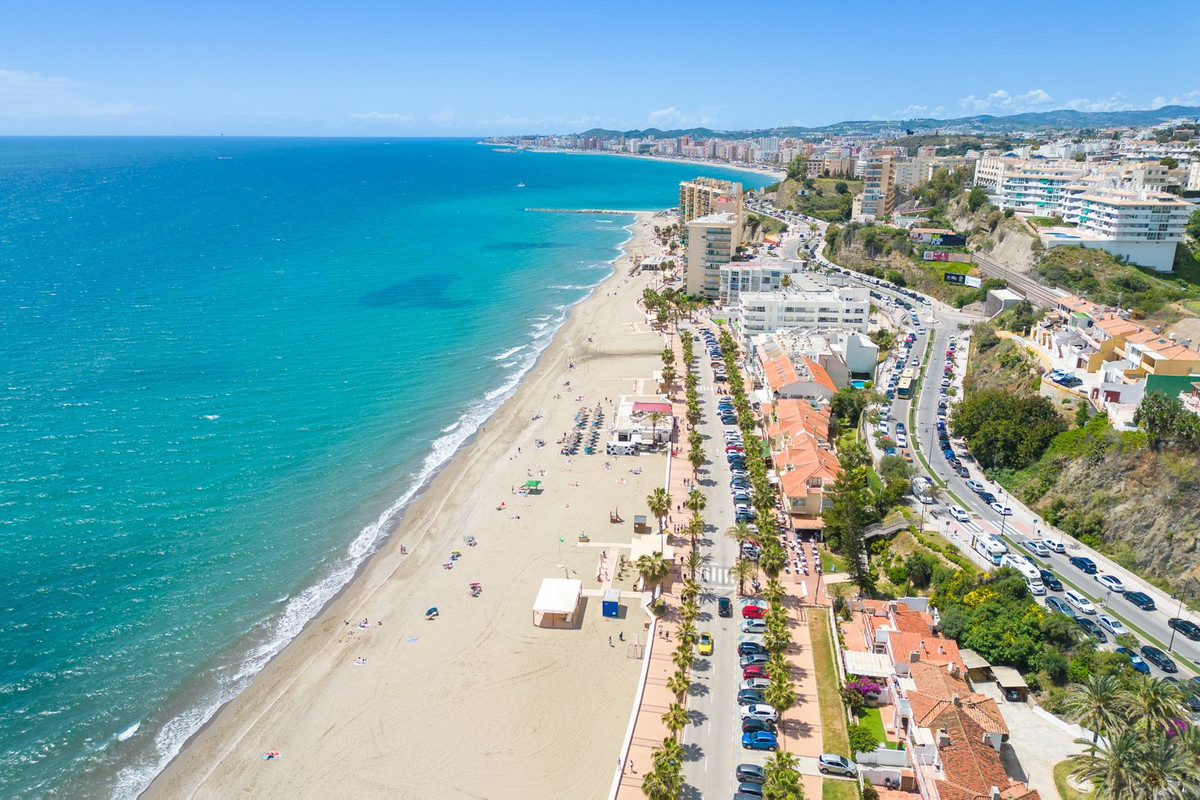 3 Bed Apartment for sale in Fuengirola Costa Del Sol, Málaga, Spain