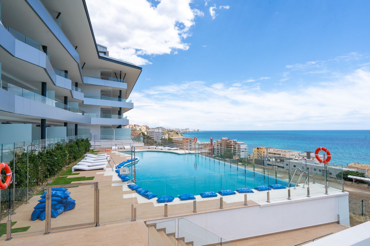 3 Bed Apartment for sale in Fuengirola Costa Del Sol, Málaga, Spain