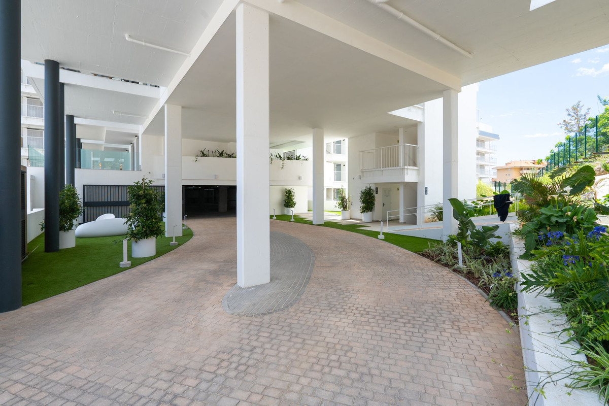 3 Bed Apartment for sale in Fuengirola Costa Del Sol, Málaga, Spain