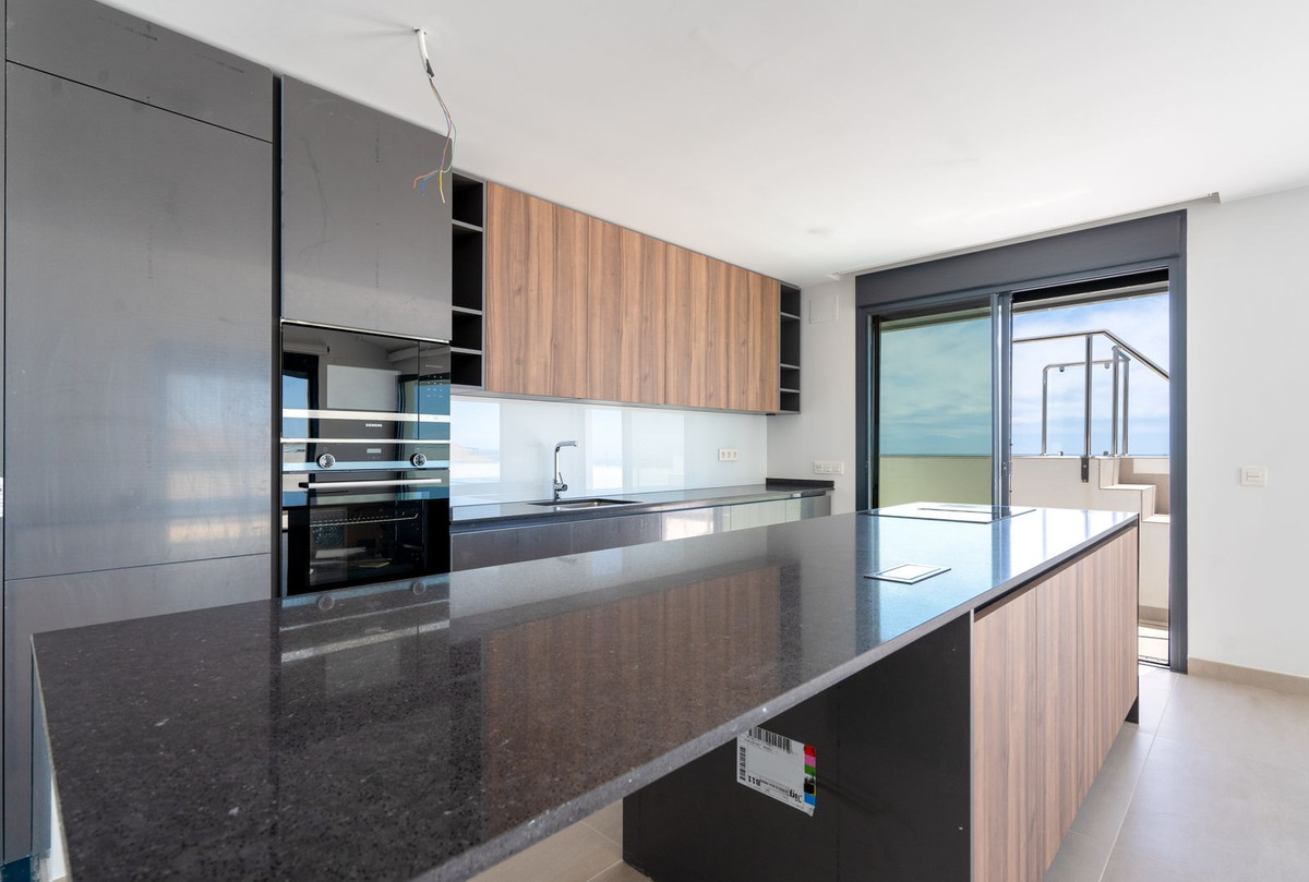 3 Bed Apartment for sale in Fuengirola Costa Del Sol, Málaga, Spain
