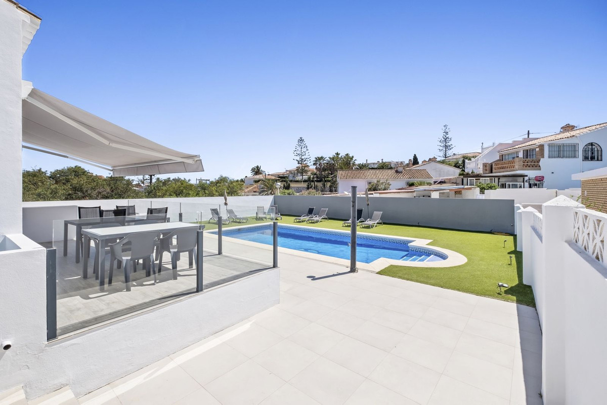5 Bed Townhouse for sale in El Faro Costa Del Sol, Málaga, Spain