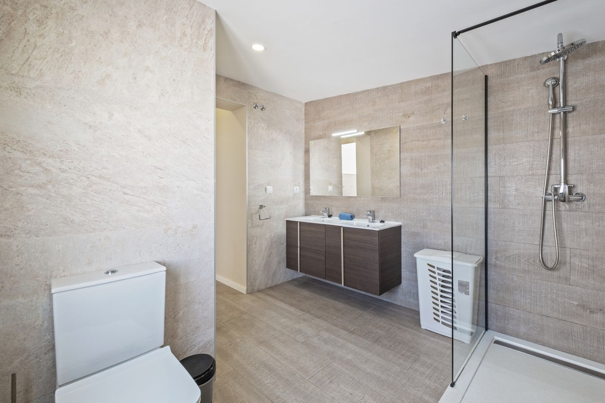 5 Bed Townhouse for sale in El Faro Costa Del Sol, Málaga, Spain