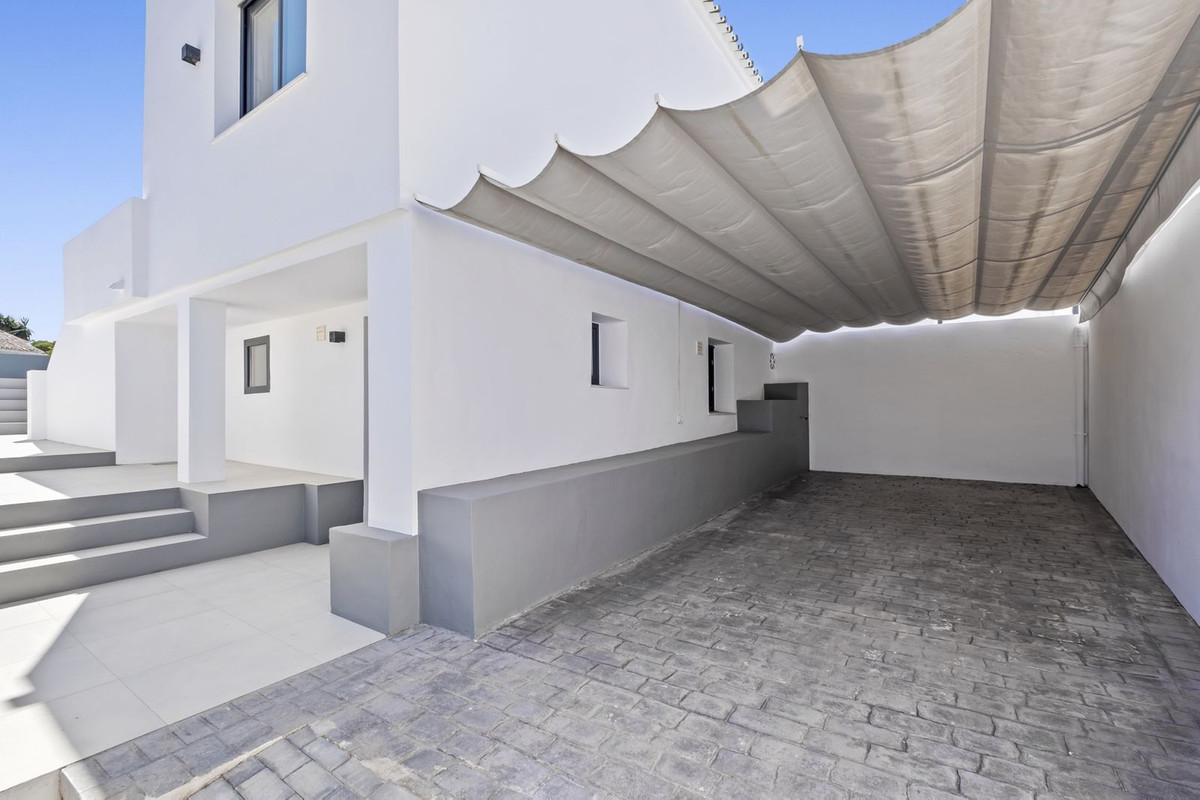 5 Bed Townhouse for sale in El Faro Costa Del Sol, Málaga, Spain