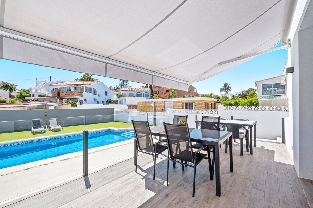 5 Bed Townhouse for sale in El Faro Costa Del Sol, Málaga, Spain