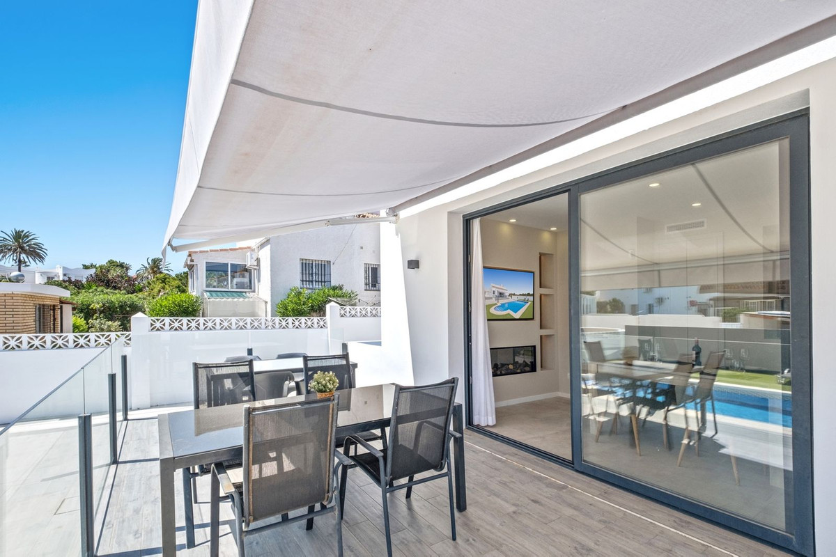 5 Bed Townhouse for sale in El Faro Costa Del Sol, Málaga, Spain