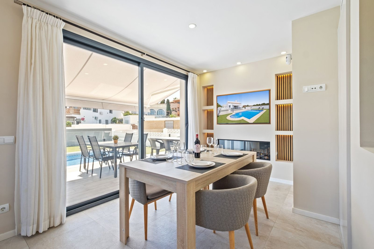 5 Bed Townhouse for sale in El Faro Costa Del Sol, Málaga, Spain
