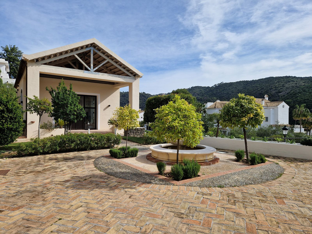 Commercial unit for sale in Benahavís Costa Del Sol, Málaga, Spain