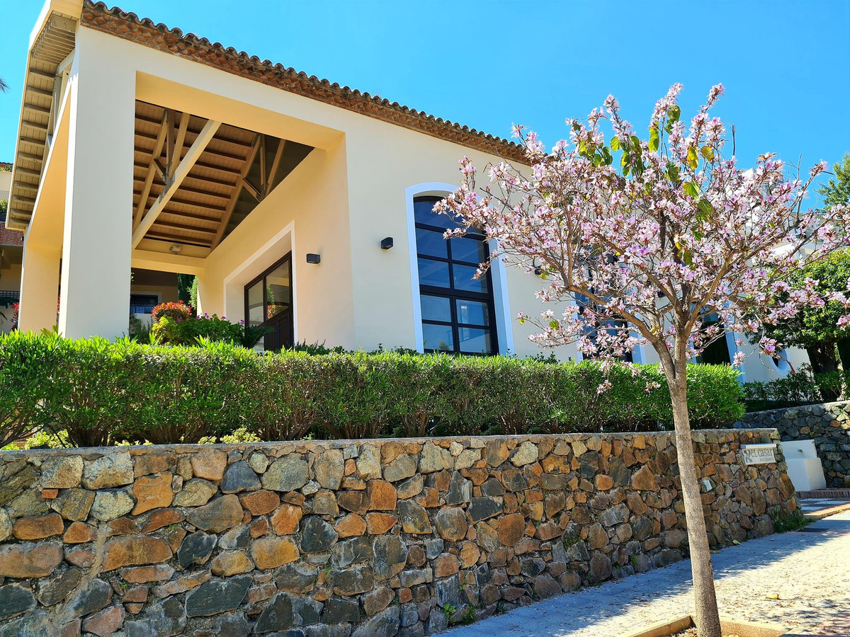 Commercial unit for sale in Benahavís Costa Del Sol, Málaga, Spain