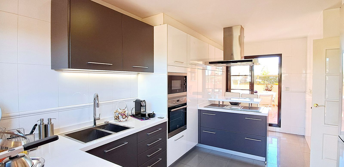 3 Bed Apartment for sale in New Golden Mile Costa Del Sol, Málaga, Spain