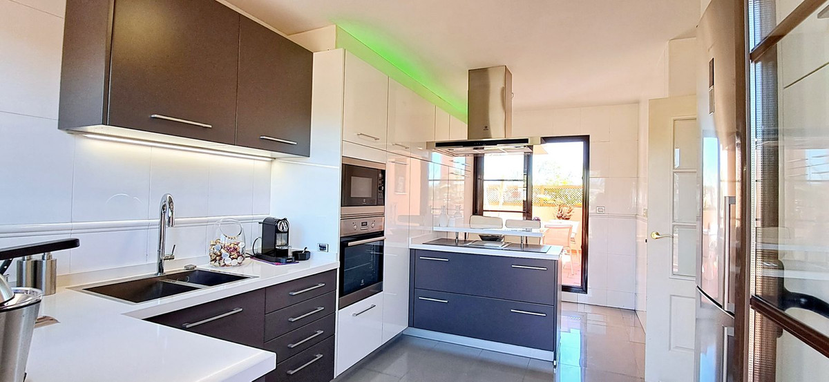 3 Bed Apartment for sale in New Golden Mile Costa Del Sol, Málaga, Spain