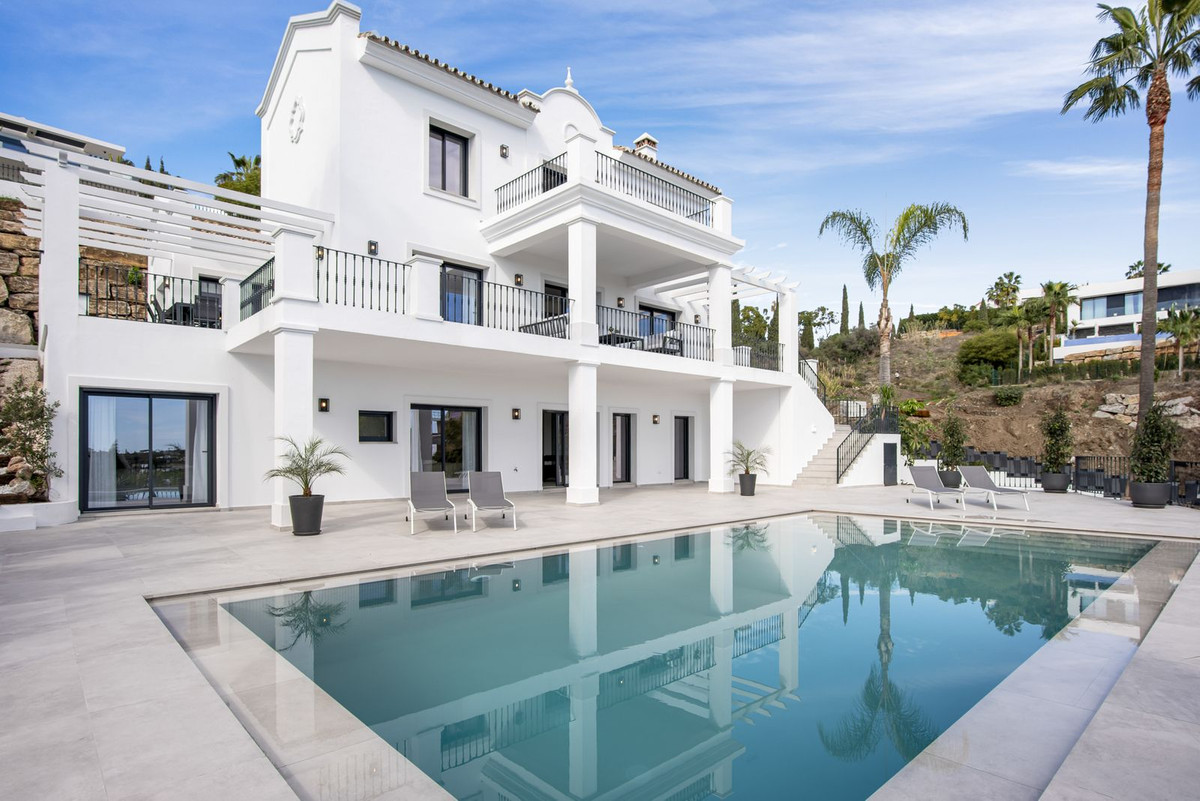 Se vende Villa - Chalet de 5 dormitorios en Costa Del Sol, Málaga, España