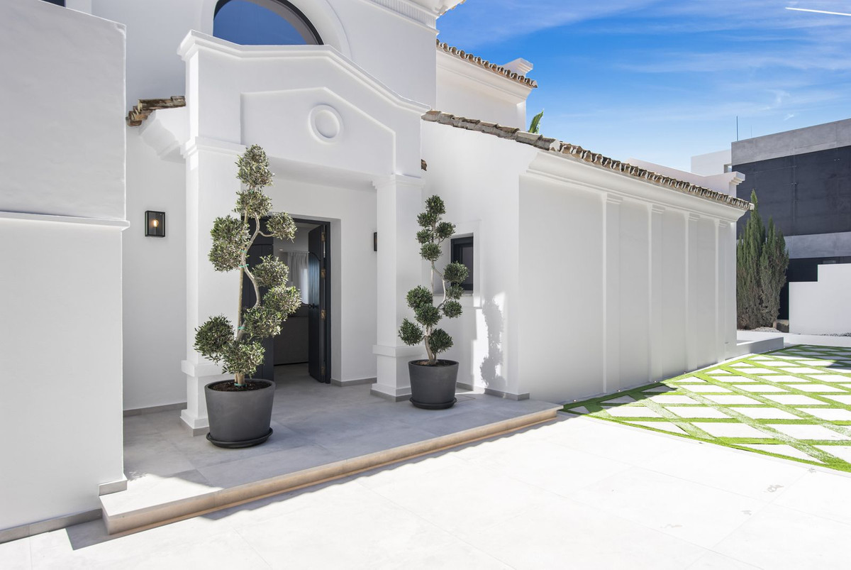 Se vende Villa - Chalet de 5 dormitorios en Costa Del Sol, Málaga, España