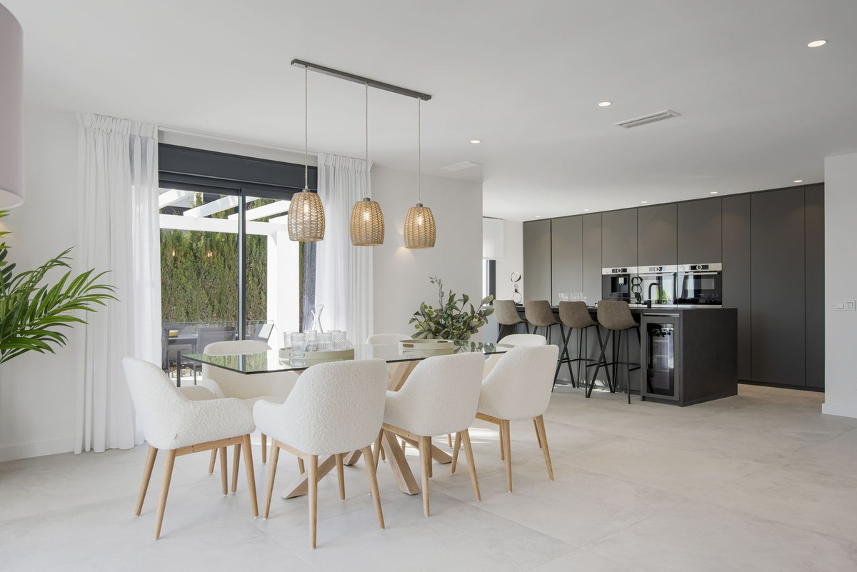 Se vende Villa - Chalet de 5 dormitorios en Costa Del Sol, Málaga, España