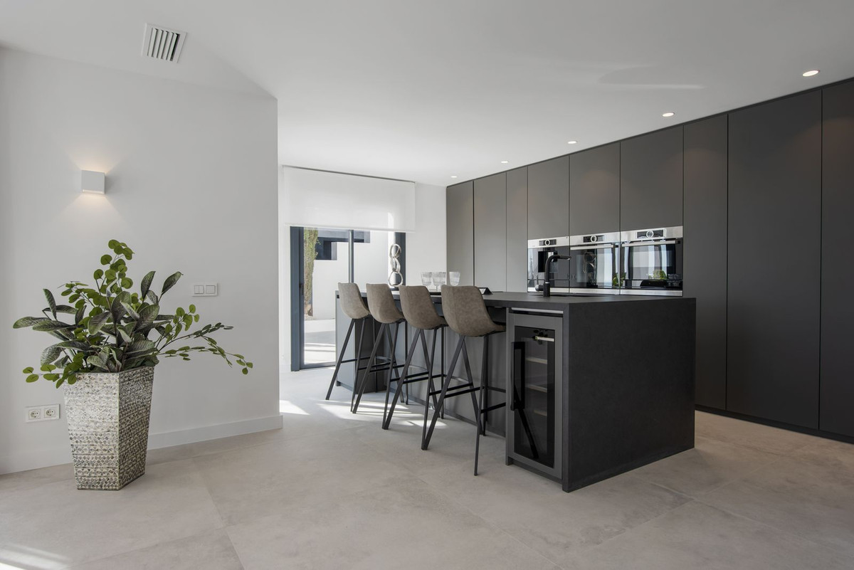 Se vende Villa - Chalet de 5 dormitorios en Costa Del Sol, Málaga, España
