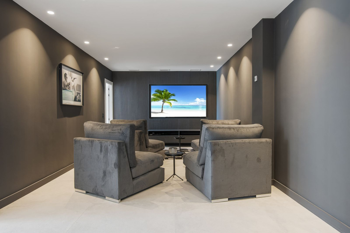 Se vende Villa - Chalet de 5 dormitorios en Costa Del Sol, Málaga, España