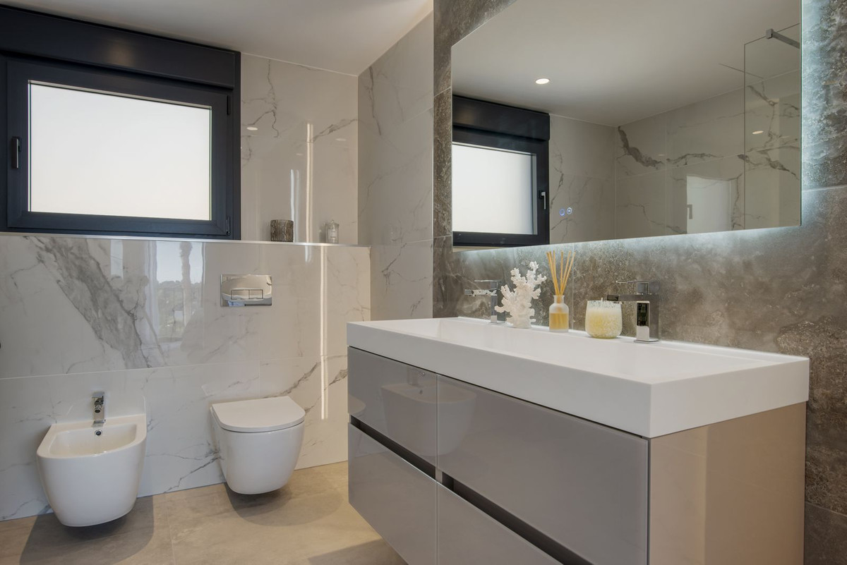 Se vende Villa - Chalet de 5 dormitorios en Costa Del Sol, Málaga, España