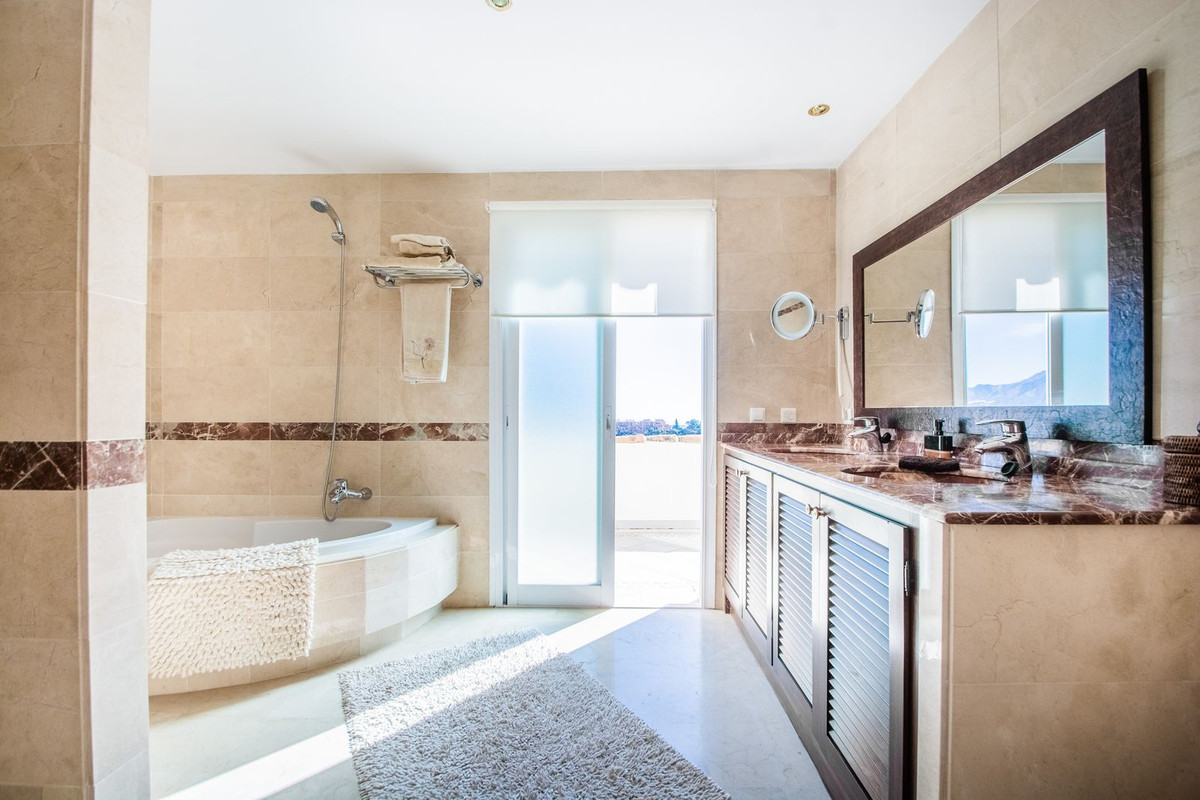 Se vende Villa - Chalet de 6 dormitorios en Costa Del Sol, Málaga, España