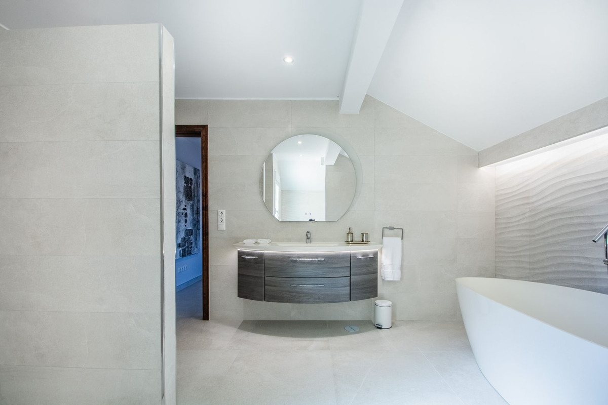 Se vende Villa - Chalet de 6 dormitorios en Costa Del Sol, Málaga, España