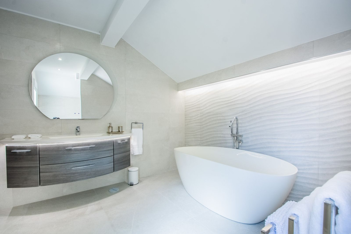 Se vende Villa - Chalet de 6 dormitorios en Costa Del Sol, Málaga, España