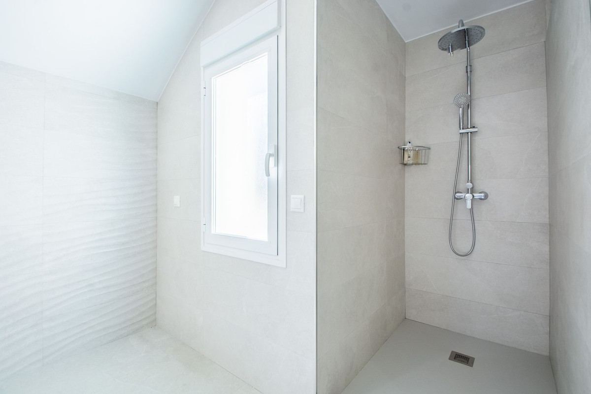 Se vende Villa - Chalet de 6 dormitorios en Costa Del Sol, Málaga, España