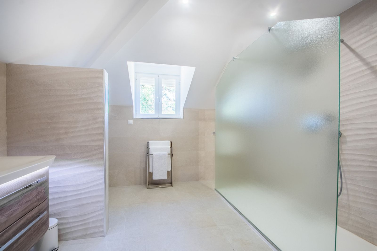 Se vende Villa - Chalet de 6 dormitorios en Costa Del Sol, Málaga, España