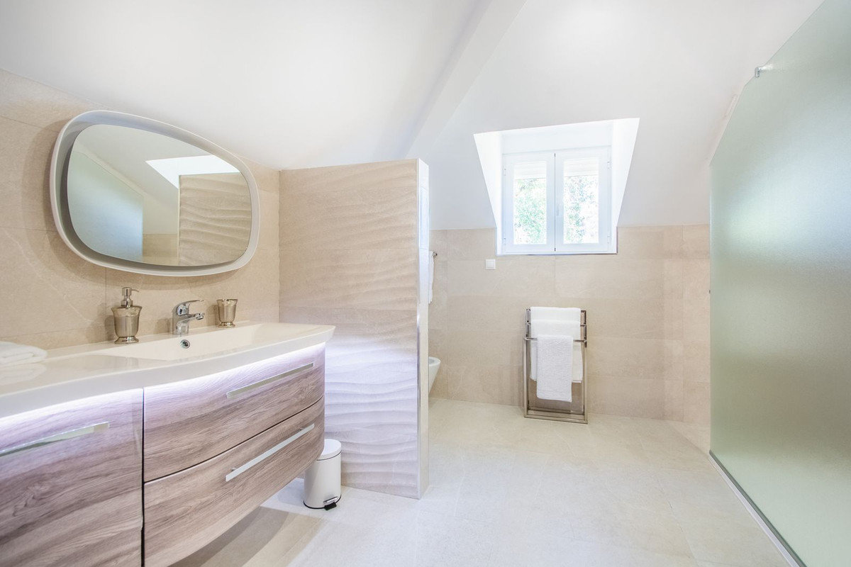 Se vende Villa - Chalet de 6 dormitorios en Costa Del Sol, Málaga, España