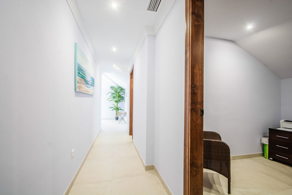 Se vende Villa - Chalet de 6 dormitorios en Costa Del Sol, Málaga, España