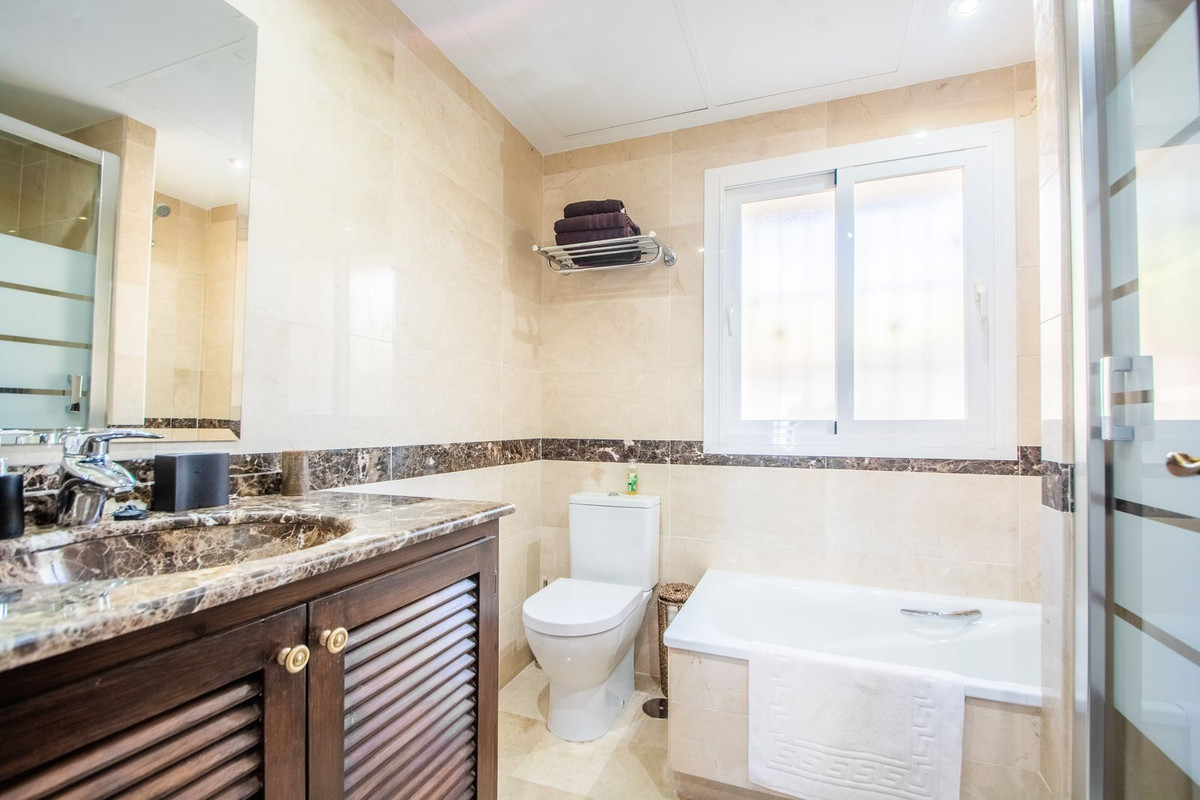 Se vende Villa - Chalet de 6 dormitorios en Costa Del Sol, Málaga, España