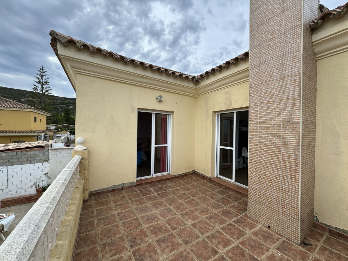 Se vende Villa - Chalet de 3 dormitorios en Costa Del Sol, Cadiz, España