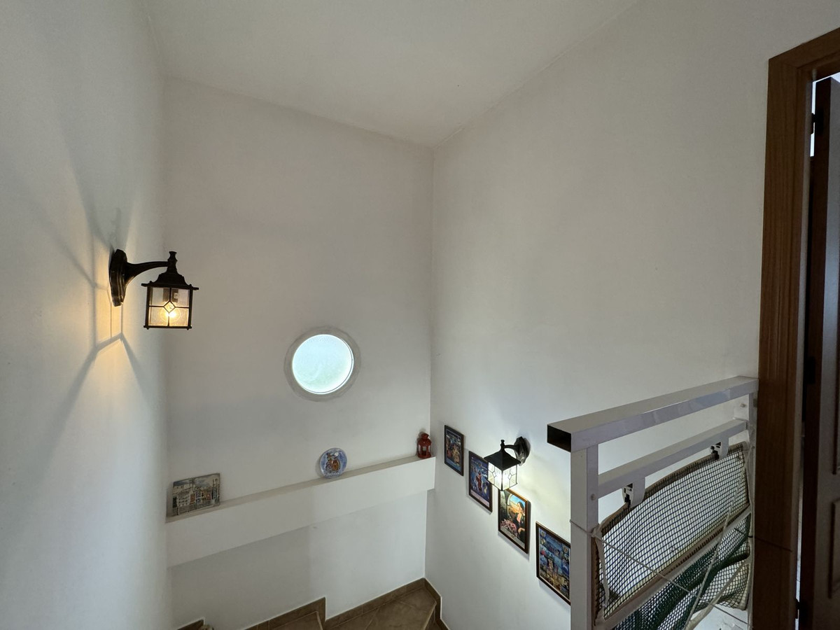 Se vende Villa - Chalet de 3 dormitorios en Costa Del Sol, Cadiz, España