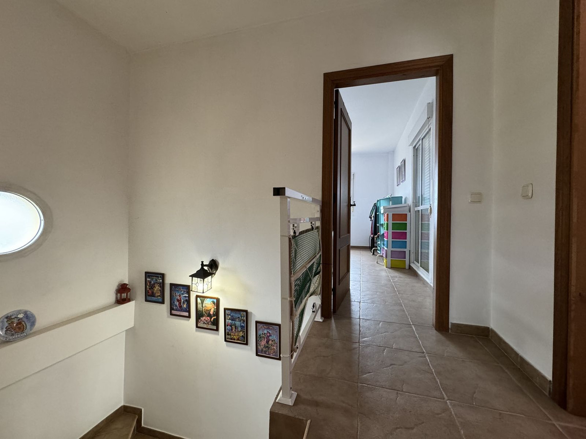Se vende Villa - Chalet de 3 dormitorios en Costa Del Sol, Cadiz, España
