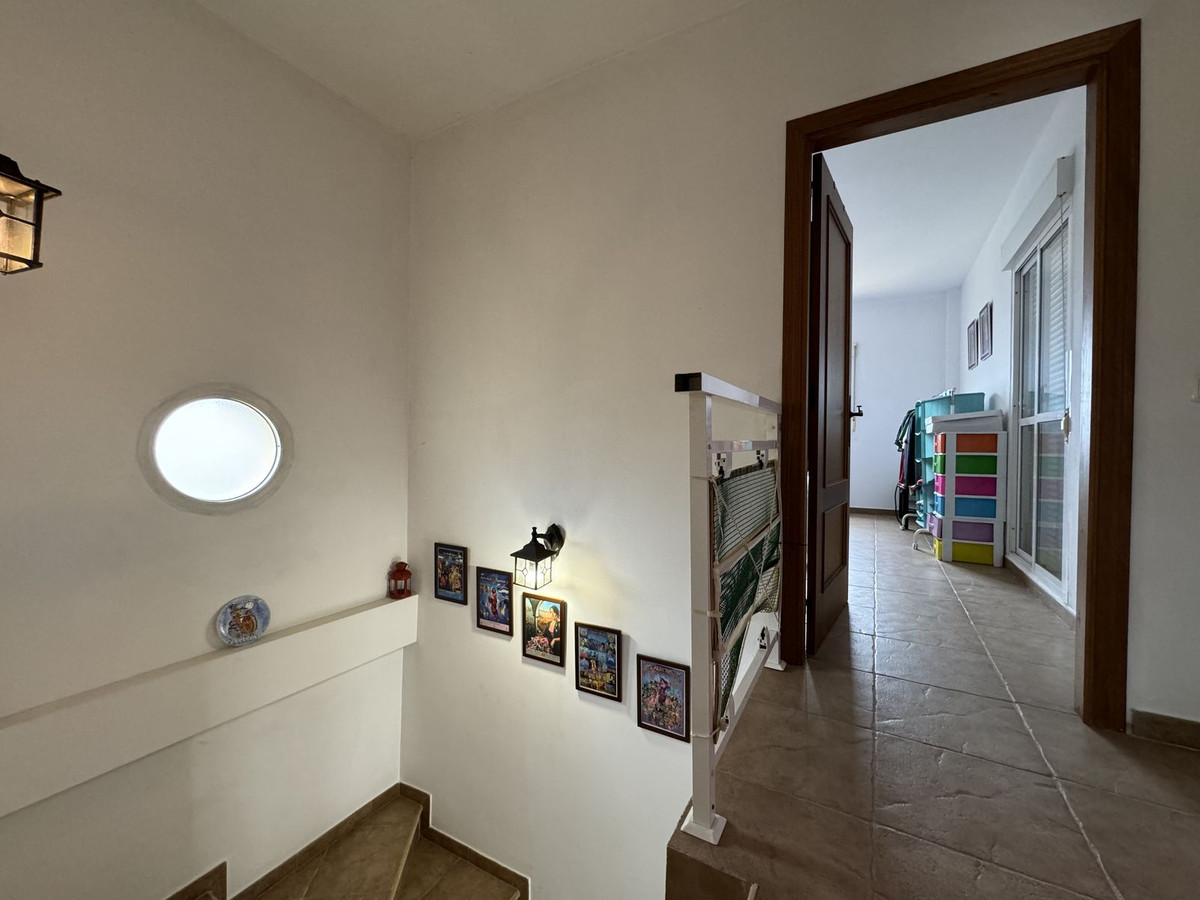 Se vende Villa - Chalet de 3 dormitorios en Costa Del Sol, Cadiz, España