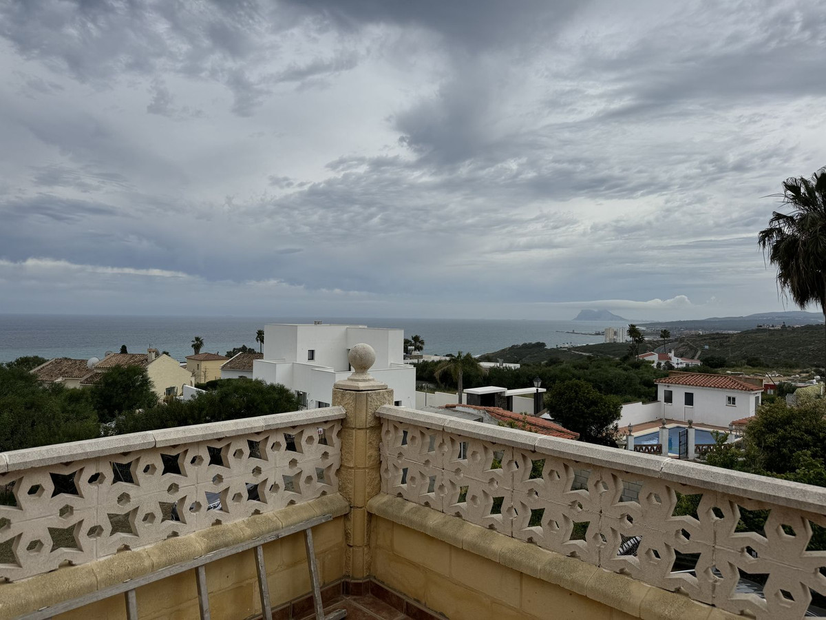 Se vende Villa - Chalet de 3 dormitorios en Costa Del Sol, Cadiz, España