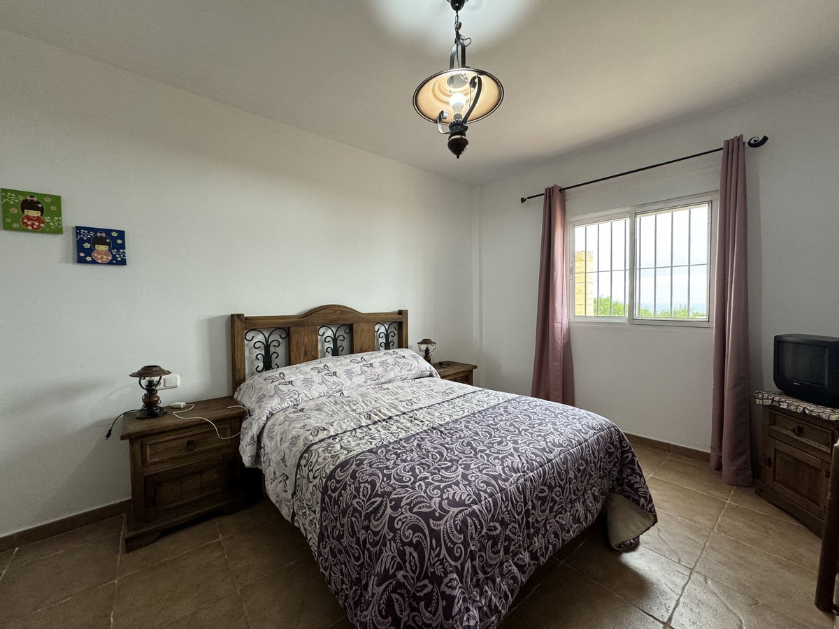 Se vende Villa - Chalet de 3 dormitorios en Costa Del Sol, Cadiz, España